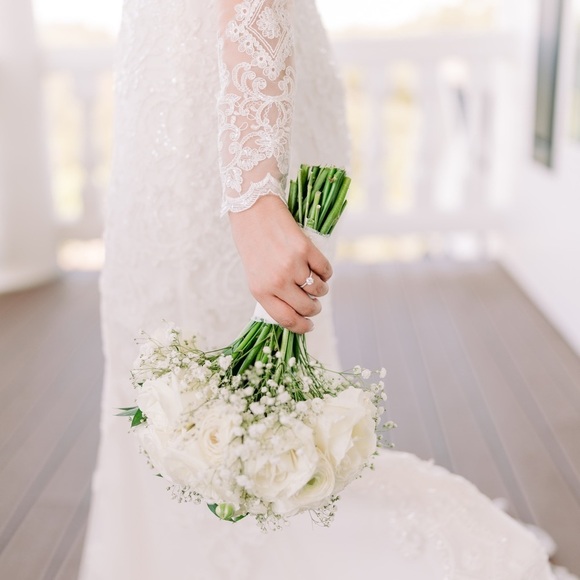 Wedding Dress - Picture 4 of 8